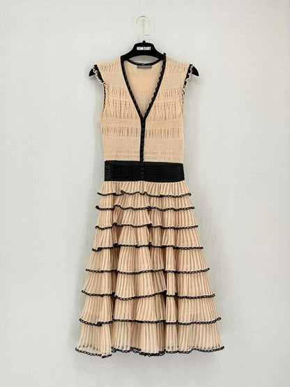 Pre-loved ALEXANDER MCQUEEN Size Small Knee Length Dress at Reems Closet