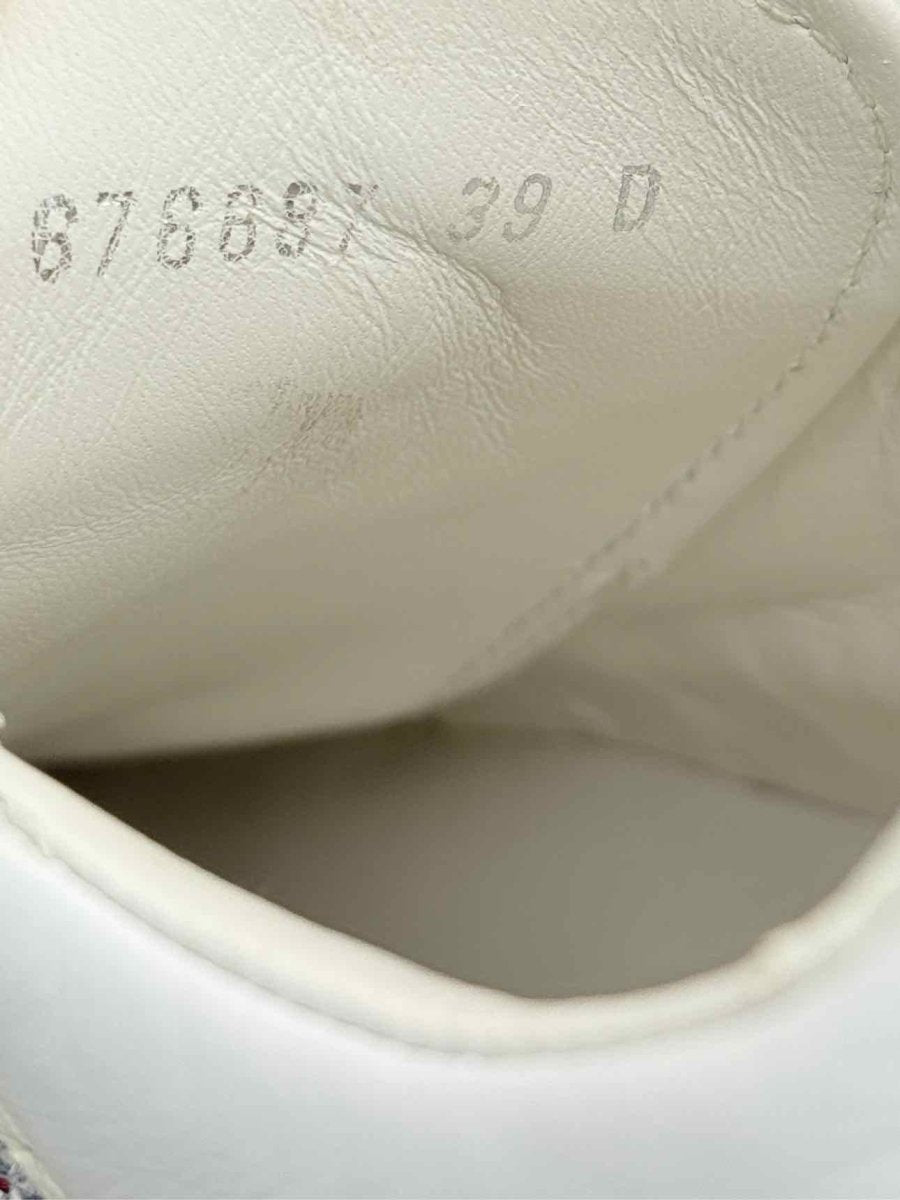 Pre-loved ALEXANDER MCQUEEN White & Silver Size EU 39 Sneakers at Reems Closet