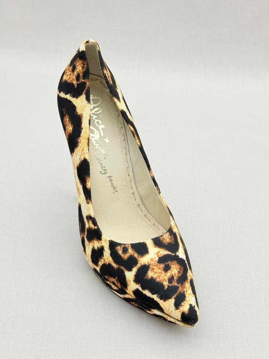 Pre - loved ALICE + OLIVIA Black & Beige Size EU 37.5 Pumps at Reems Closet