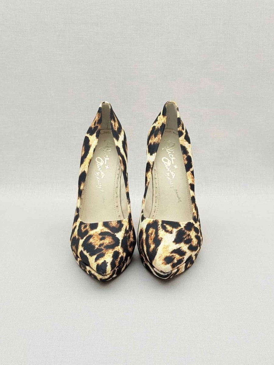 Pre - loved ALICE + OLIVIA Black & Beige Size EU 37.5 Pumps at Reems Closet