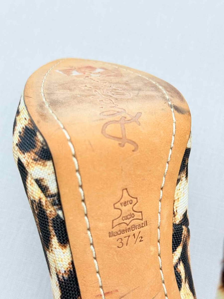 Pre - loved ALICE + OLIVIA Black & Beige Size EU 37.5 Pumps at Reems Closet