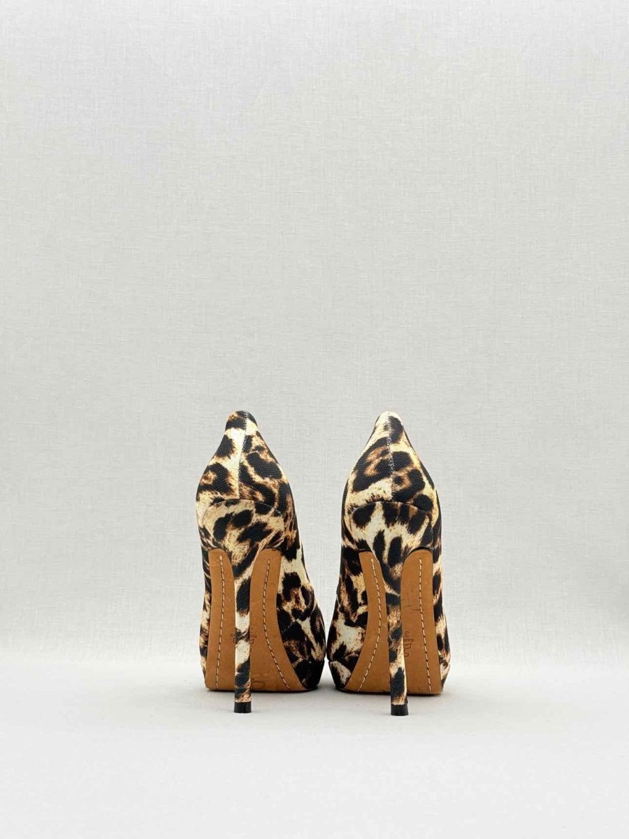 Pre - loved ALICE + OLIVIA Black & Beige Size EU 37.5 Pumps at Reems Closet