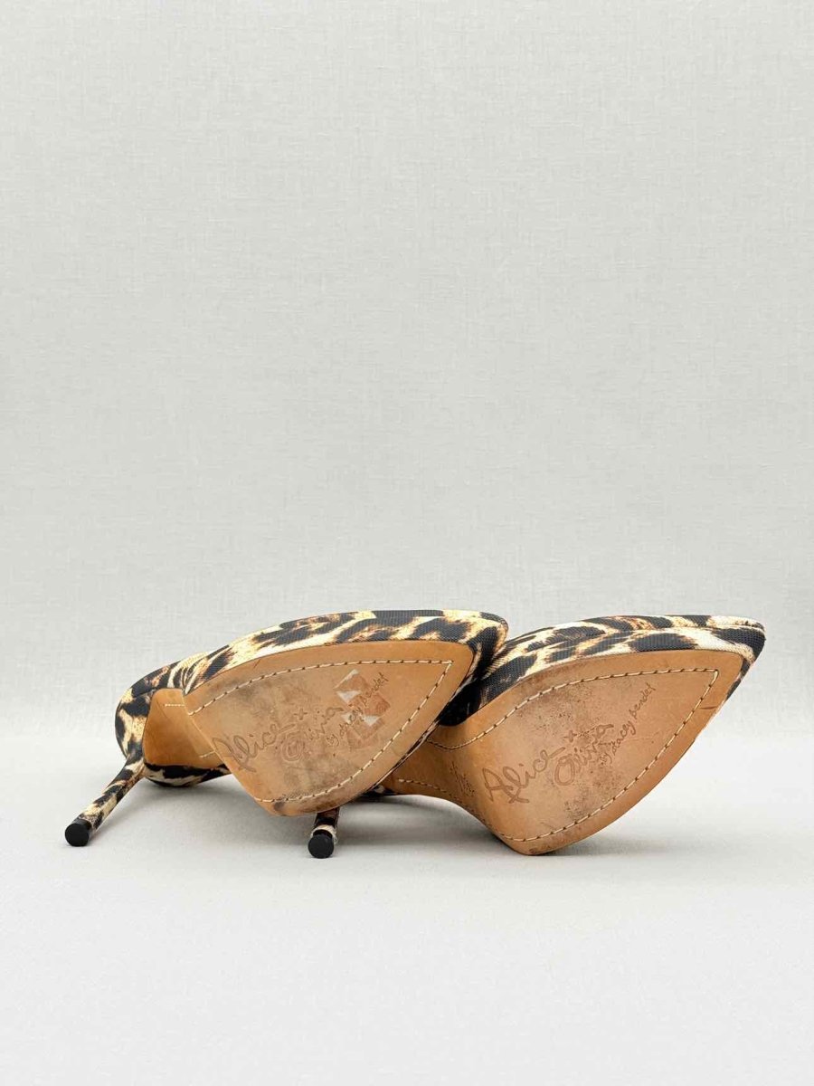 Pre - loved ALICE + OLIVIA Black & Beige Size EU 37.5 Pumps at Reems Closet