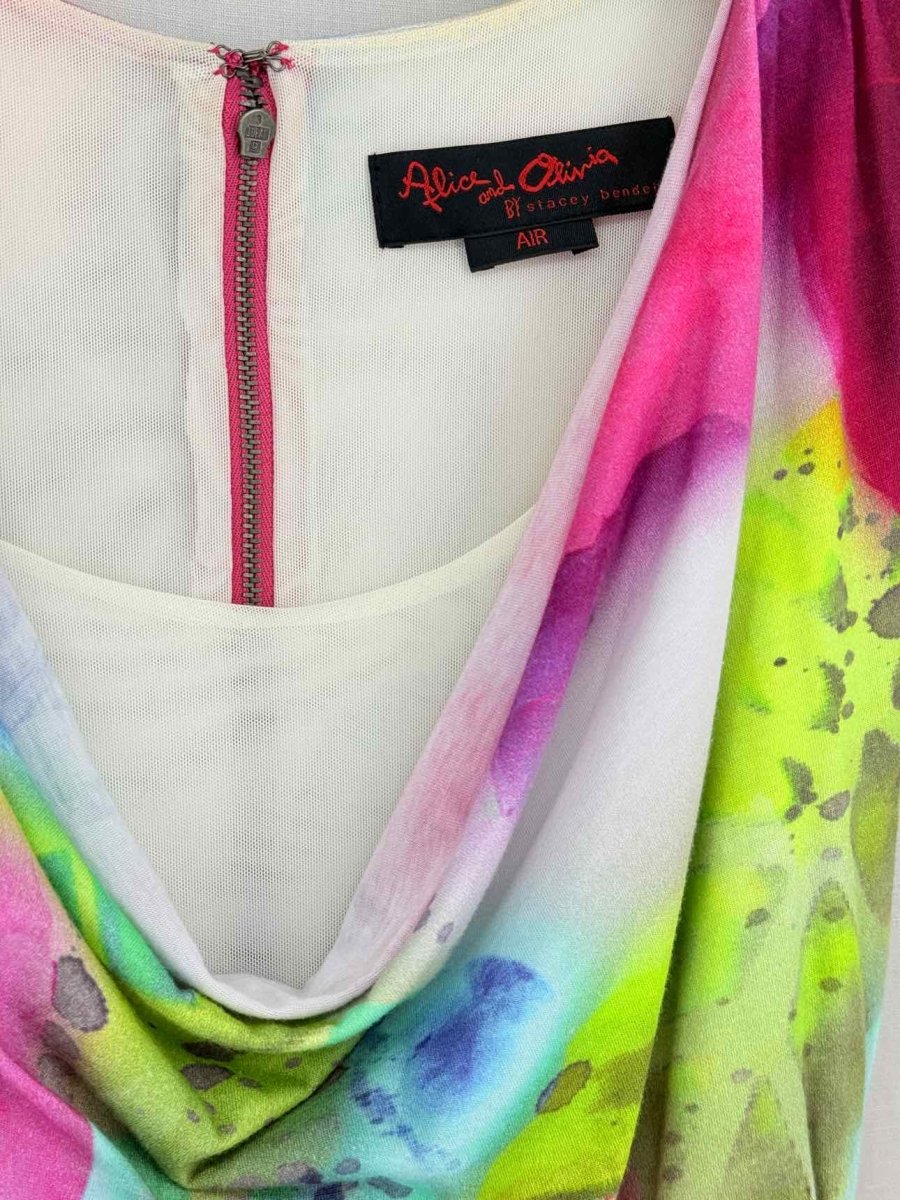 Pre-loved ALICE & OLIVIA BY STACEY BENDET Size Medium Short Dress at Reems Closet