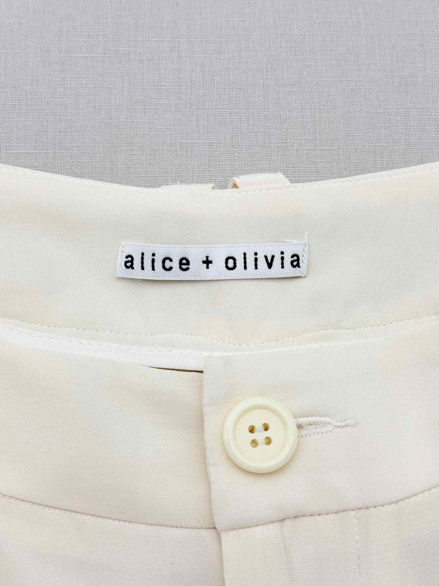 Pre - loved ALICE + OLIVIA Cream Size Small Shorts at Reems Closet