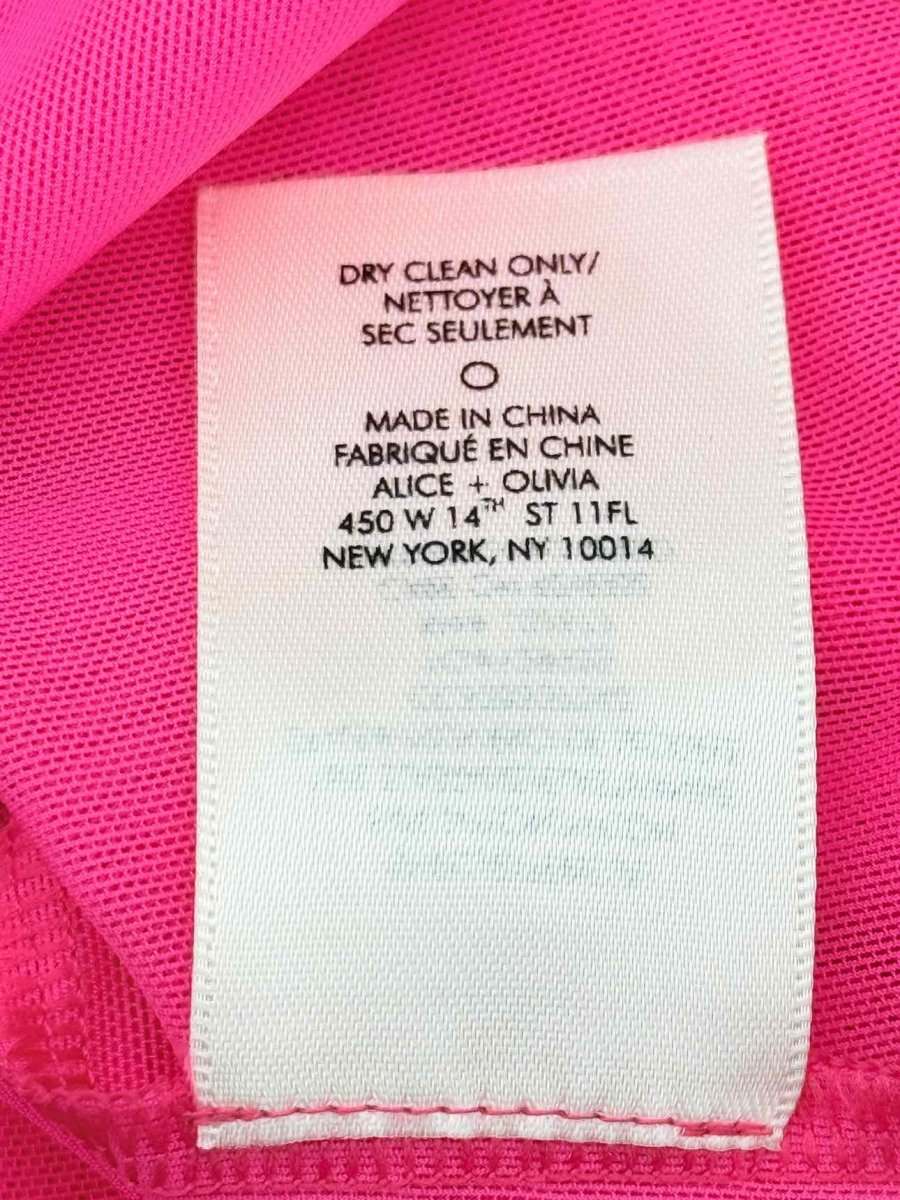 Pre - loved ALICE + OLIVIA Fuchsia Size Medium Top at Reems Closet