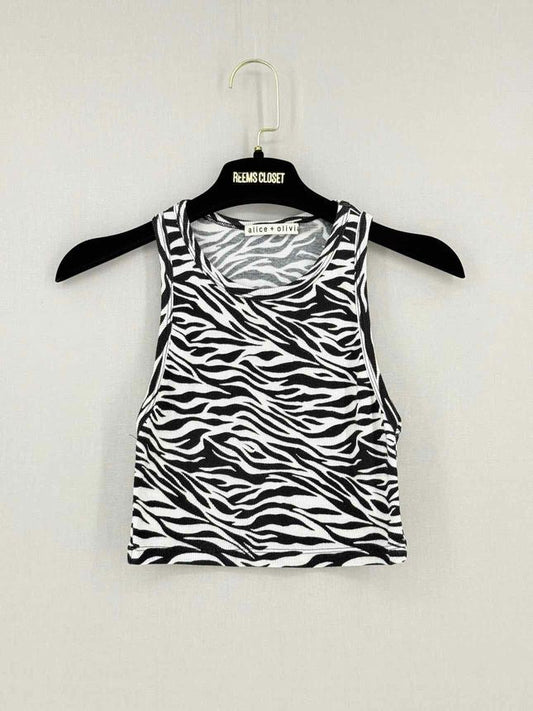 Pre - loved ALICE + OLIVIA Mit White & Black Size XSmall Top at Reems Closet