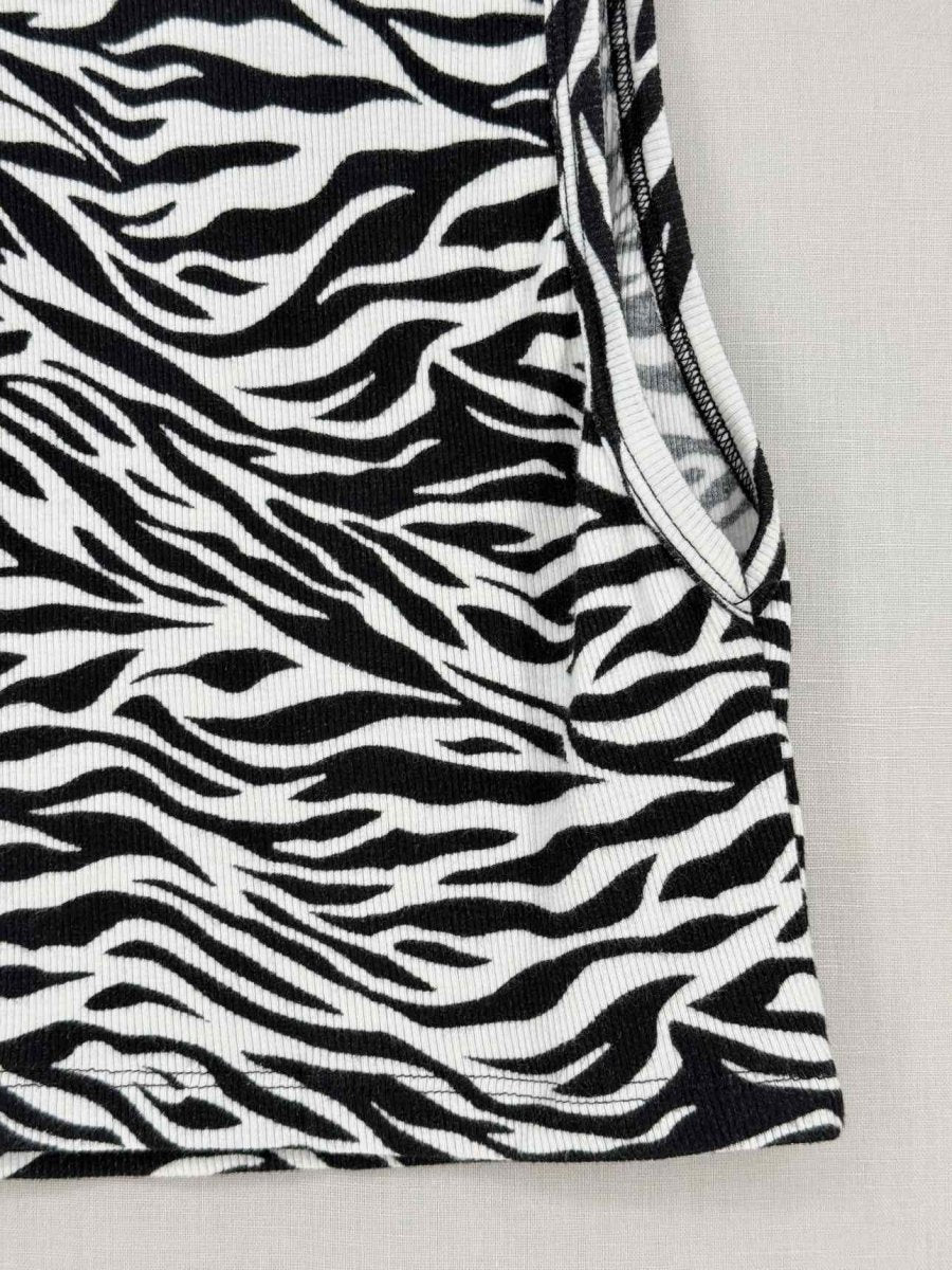 Pre - loved ALICE + OLIVIA Mit White & Black Size XSmall Top at Reems Closet
