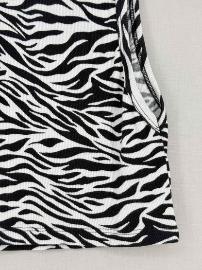 Pre - loved ALICE + OLIVIA Mit White & Black Size XSmall Top at Reems Closet