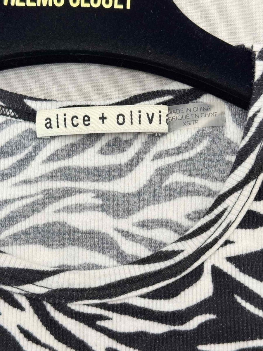 Pre - loved ALICE + OLIVIA Mit White & Black Size XSmall Top at Reems Closet