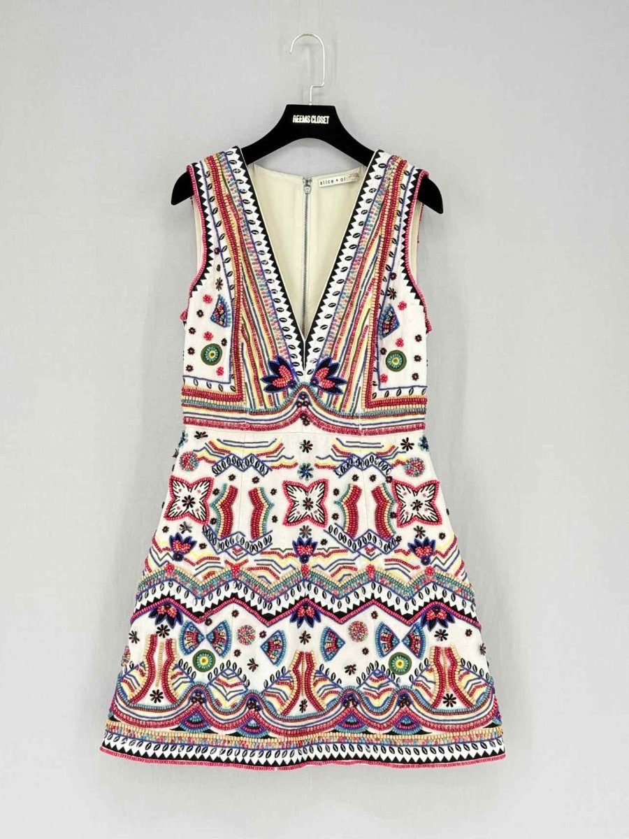Pre - loved ALICE + OLIVIA White Multicolor Size US 4 Short Dress at Reems Closet