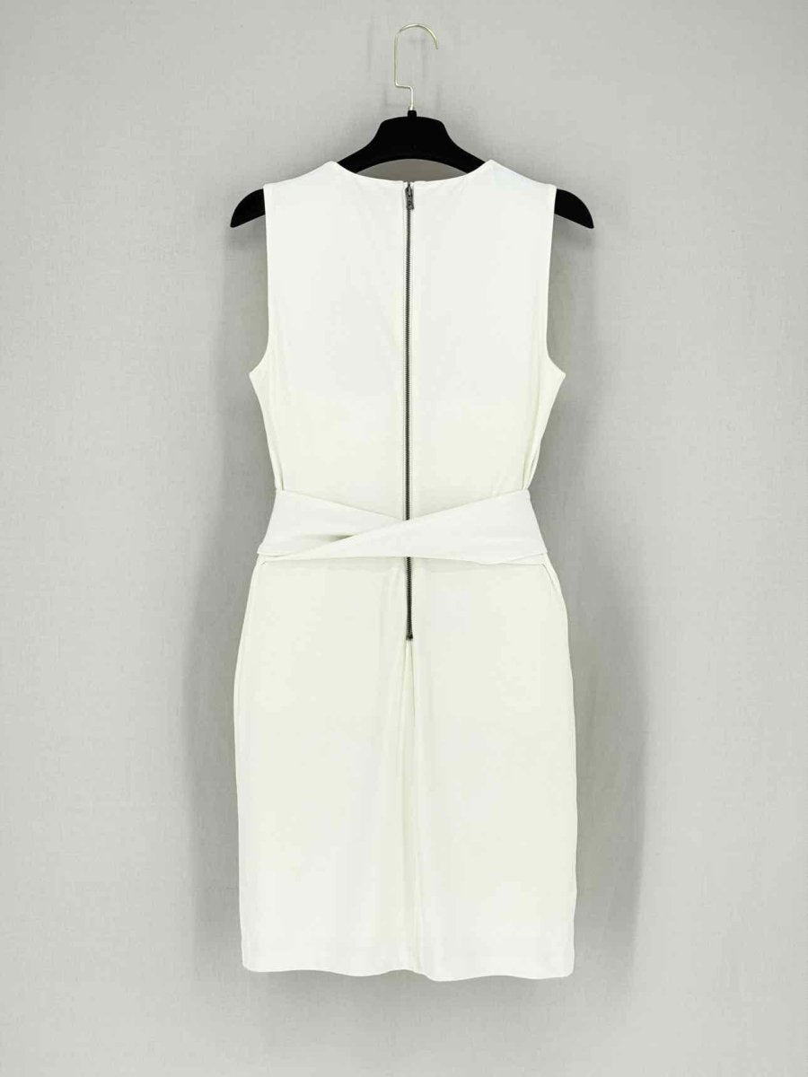 Pre - loved ALICE + OLIVIA White Size US 4 Knee Length Dress at Reems Closet