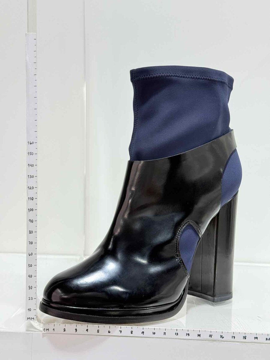 Pre-loved ATOS LOMBARDINI Black & Blue Size EU 40 Ankle Boots at Reems Closet