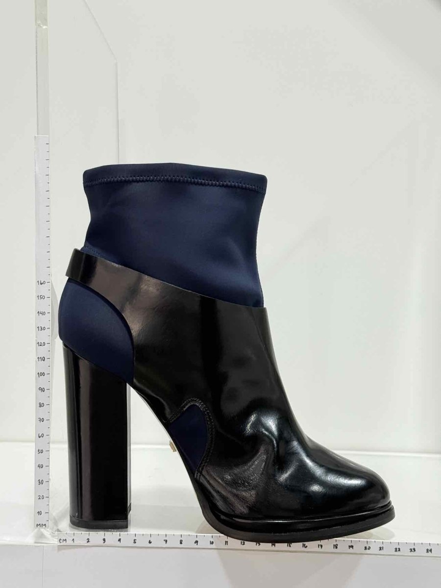 Pre-loved ATOS LOMBARDINI Black & Blue Size EU 40 Ankle Boots at Reems Closet