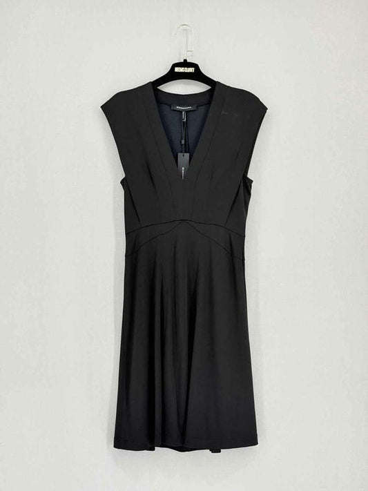 Pre-loved BCBG MAXAZRIA Black Size XSmall Short Dress at Reems Closet