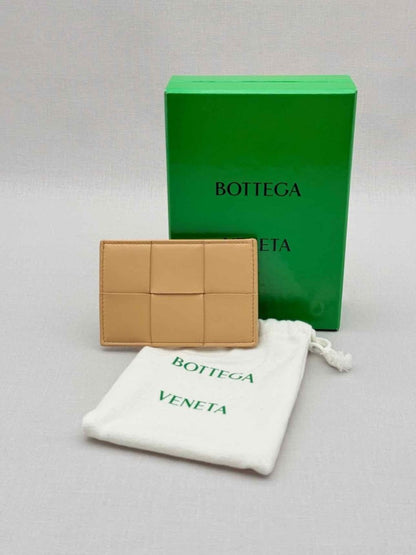 Pre - loved BOTTEGA VENETA Beige Card Holder at Reems Closet