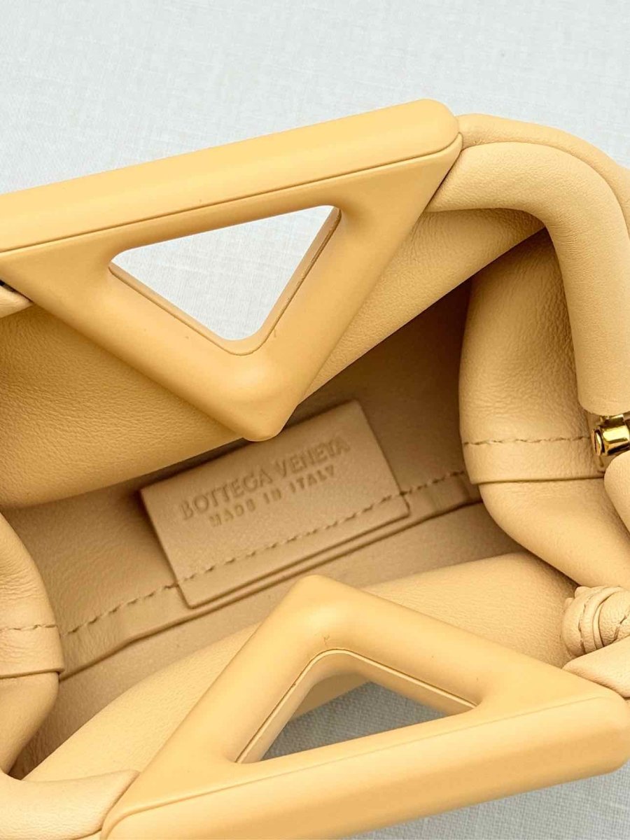 Pre - loved BOTTEGA VENETA Beige Coin Wallet at Reems Closet