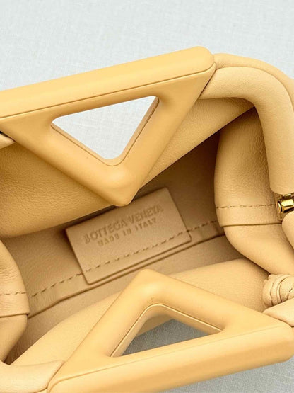 Pre - loved BOTTEGA VENETA Beige Coin Wallet at Reems Closet