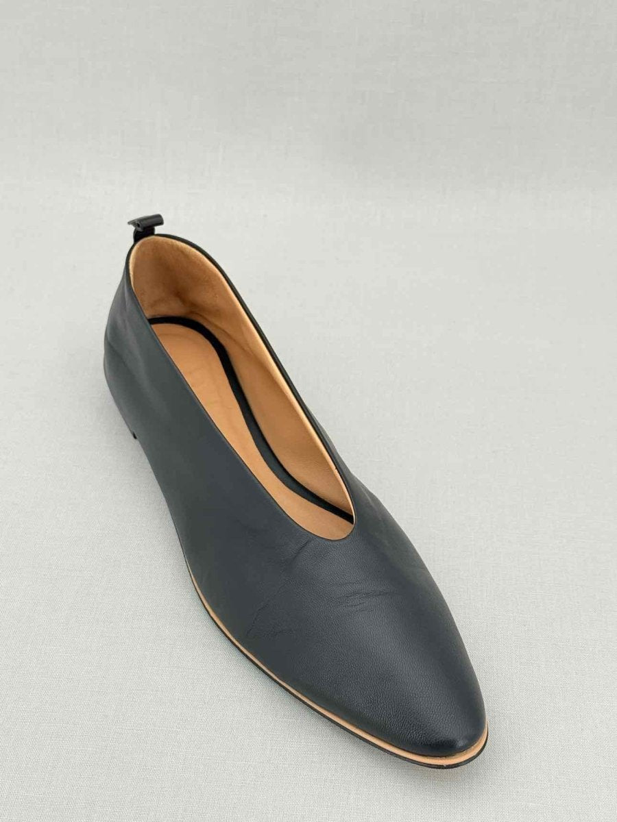 Pre - loved BOTTEGA VENETA Black Size EU 39.5 Flat Shoes at Reems Closet