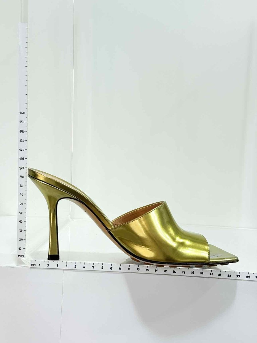 Pre - loved BOTTEGA VENETA Metallic Gold Size EU 39 Heeled Sandals at Reems Closet