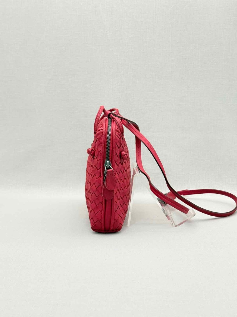 Pre-loved BOTTEGA VENETA Nodini Red Intrecciato Crossbody at Reems Closet