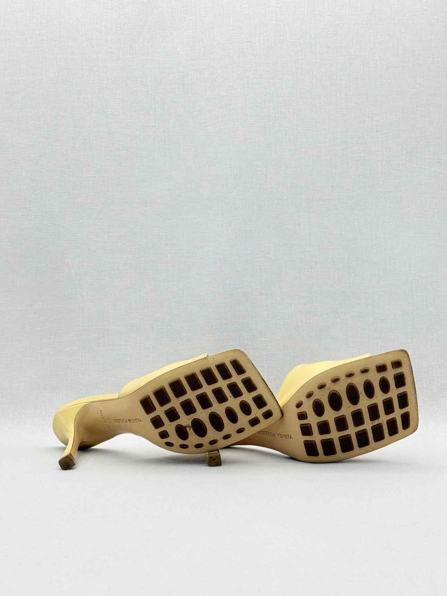 Pre-loved BOTTEGA VENETA Stretch Yellow Size EU 39 Mules at Reems Closet