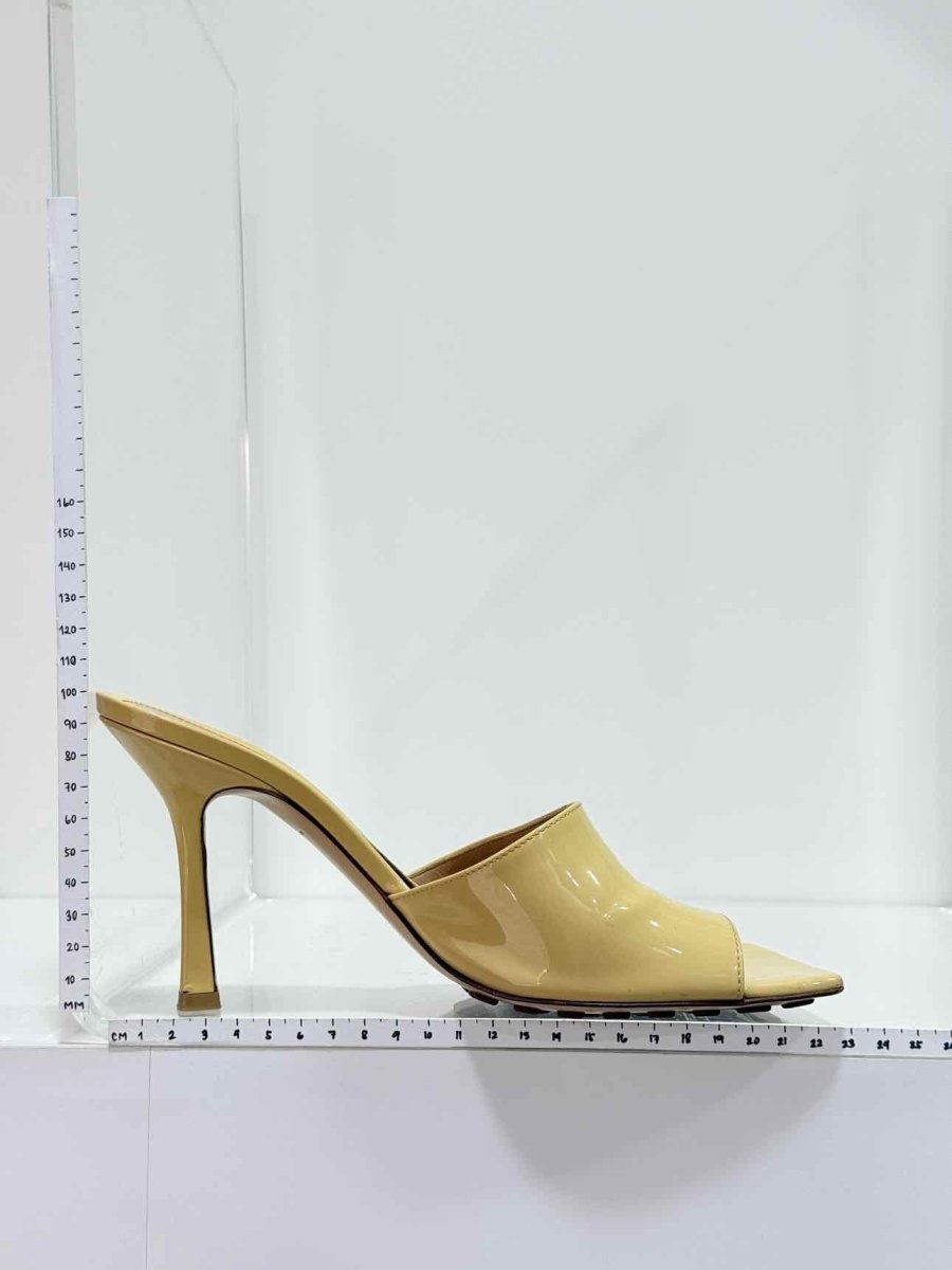 Pre-loved BOTTEGA VENETA Stretch Yellow Size EU 39 Mules at Reems Closet