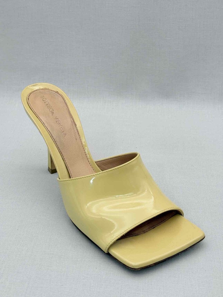 Pre-loved BOTTEGA VENETA Stretch Yellow Size EU 39 Mules at Reems Closet