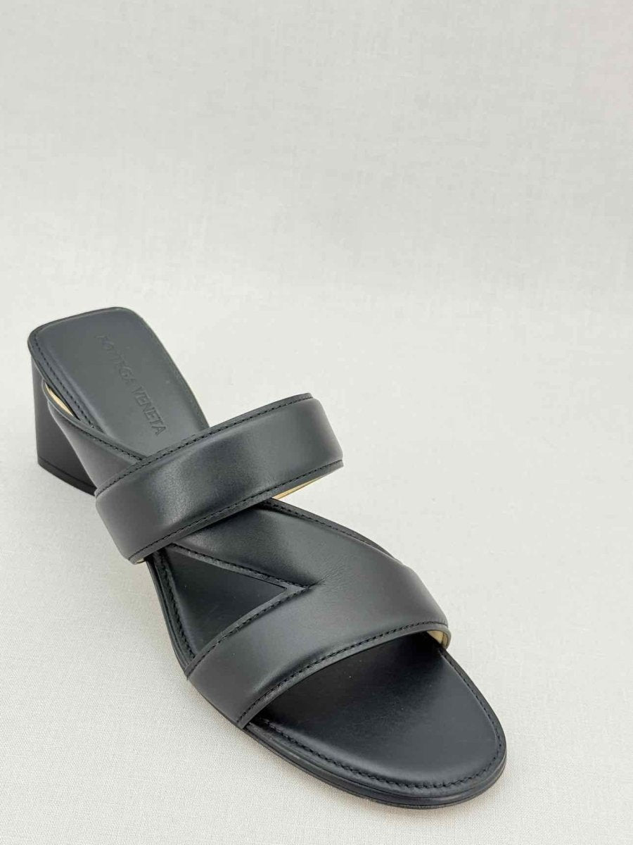 Pre - loved BOTTEGA VENETA The Band Black Size EU 38 Sandals at Reems Closet