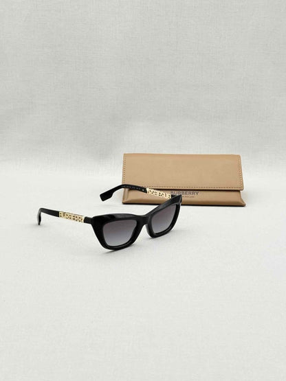 Pre-loved BURBERRY Black Sunglasses at Reems Closet