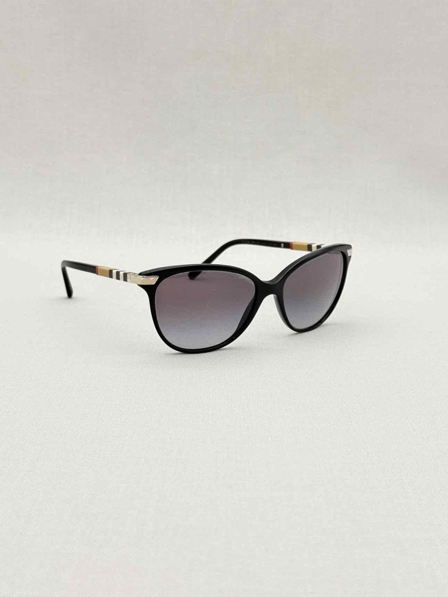 Pre - loved BURBERRY Black Sunglasses at Reems Closet