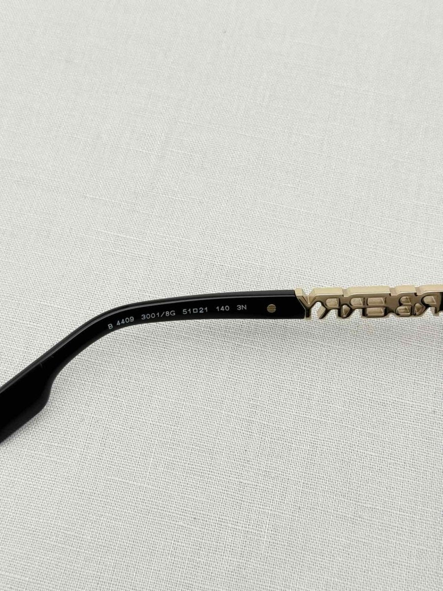 Pre-loved BURBERRY Black Sunglasses at Reems Closet