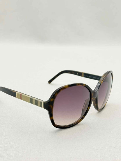 Pre-loved BURBERRY Dark brown Sunglasses at Reems Closet