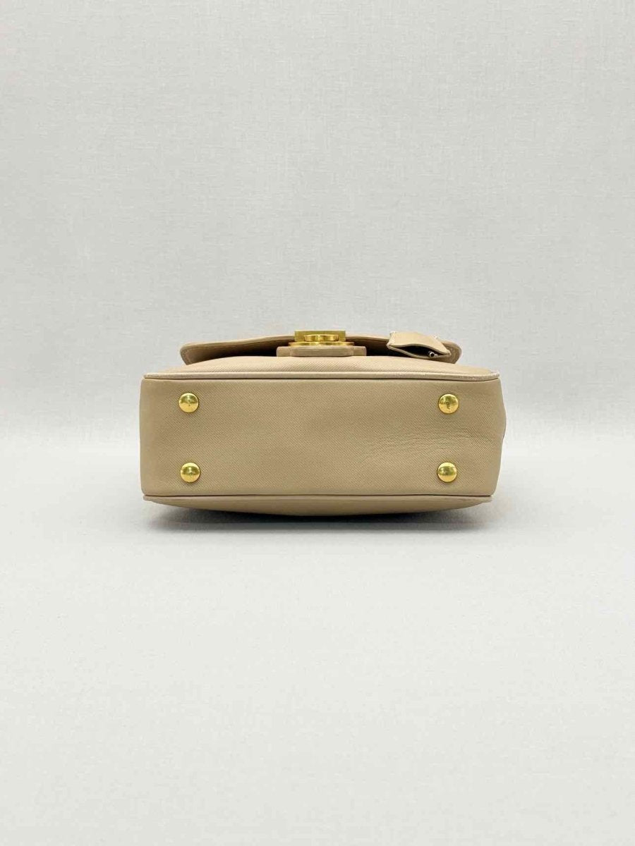 Pre-loved BURBERRY DK88 Beige Top Handle at Reems Closet