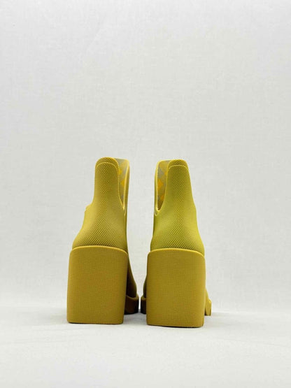 Pre - loved BURBERRY Marsh Green Pebbled Size EU 40 Ankle Boots at Reems Closet