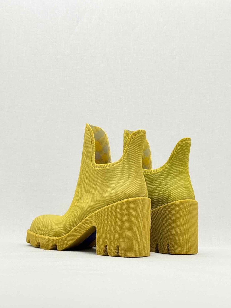 Pre - loved BURBERRY Marsh Green Pebbled Size EU 40 Ankle Boots at Reems Closet