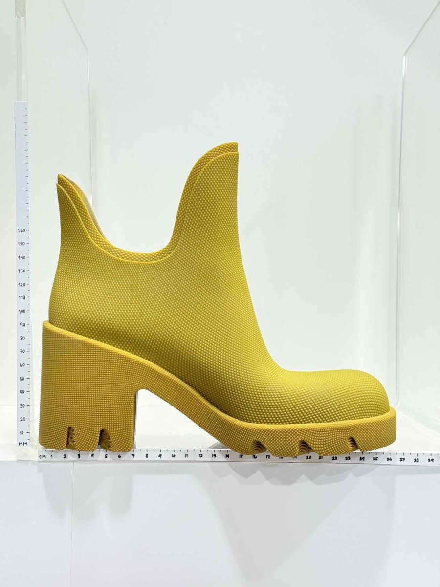 Pre - loved BURBERRY Marsh Green Pebbled Size EU 40 Ankle Boots at Reems Closet