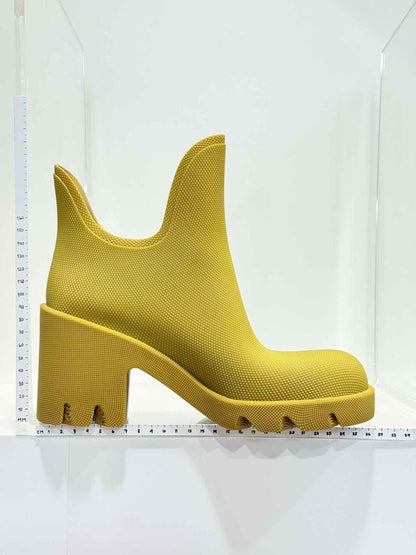 Pre - loved BURBERRY Marsh Green Pebbled Size EU 40 Ankle Boots at Reems Closet