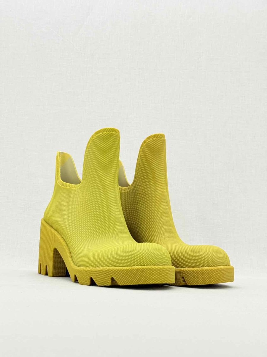 Pre - loved BURBERRY Marsh Green Pebbled Size EU 40 Ankle Boots at Reems Closet