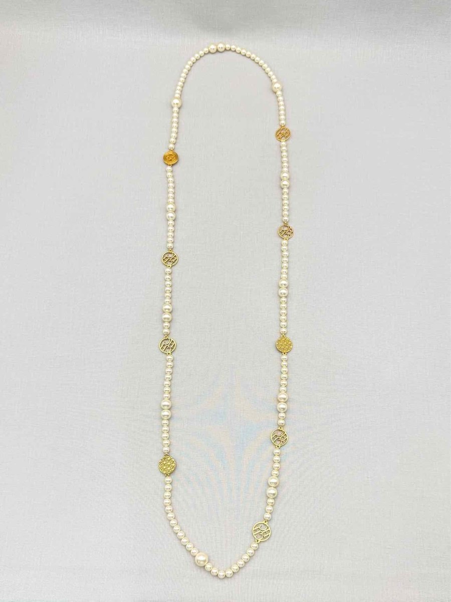 Pre-loved CAROLINA HERRERA Fashion Necklace at Reems Closet