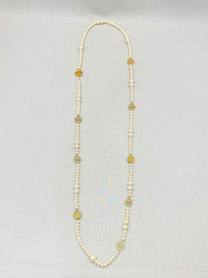 Pre-loved CAROLINA HERRERA Fashion Necklace at Reems Closet