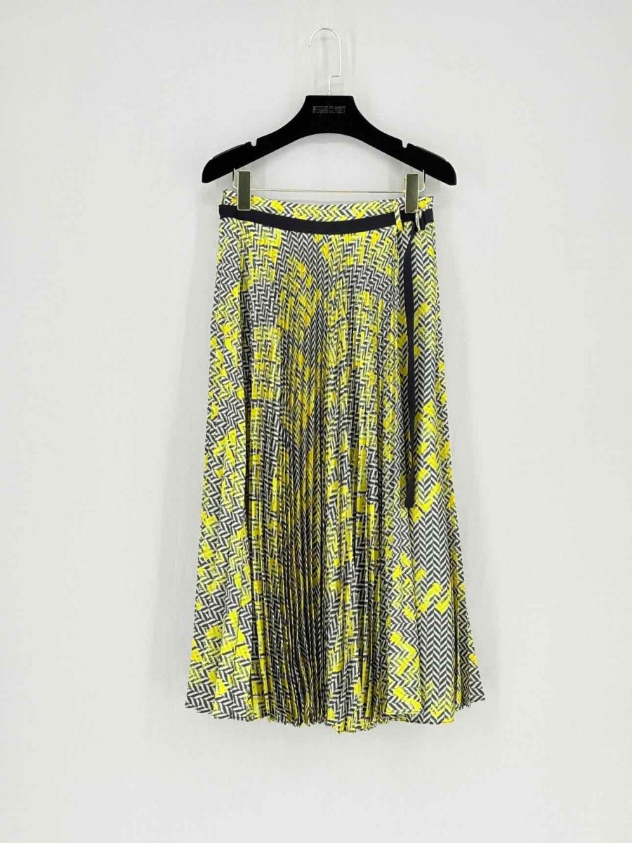 Pre - loved CAROLINA HERRERA Size US 0 Knee Length Skirt at Reems Closet