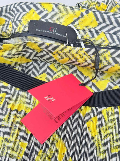 Pre - loved CAROLINA HERRERA Size US 0 Knee Length Skirt at Reems Closet