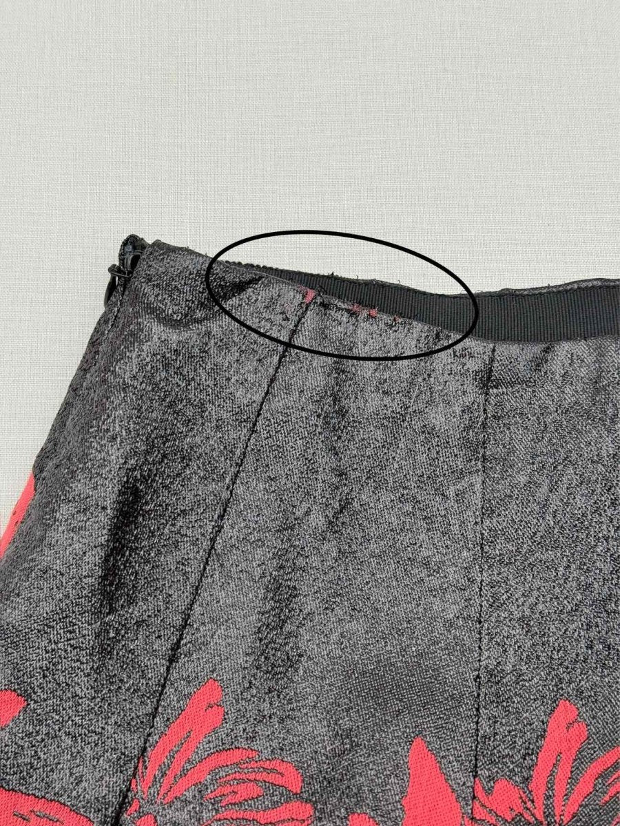 Pre-loved CAROLINA HERRERA Size US 8 Knee Length Skirt at Reems Closet