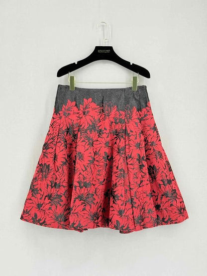 Pre-loved CAROLINA HERRERA Size US 8 Knee Length Skirt at Reems Closet