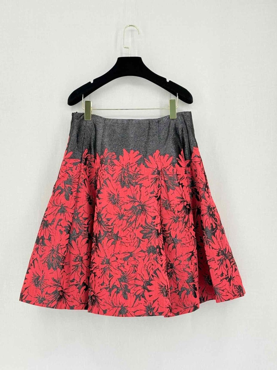 Pre-loved CAROLINA HERRERA Size US 8 Knee Length Skirt at Reems Closet