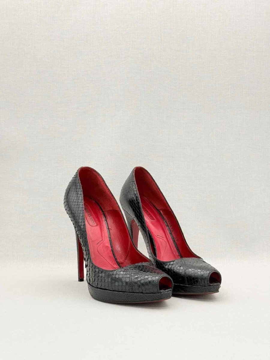 Pre-loved CESARE PACIOTTI Black Size EU 39 Pumps at Reems Closet