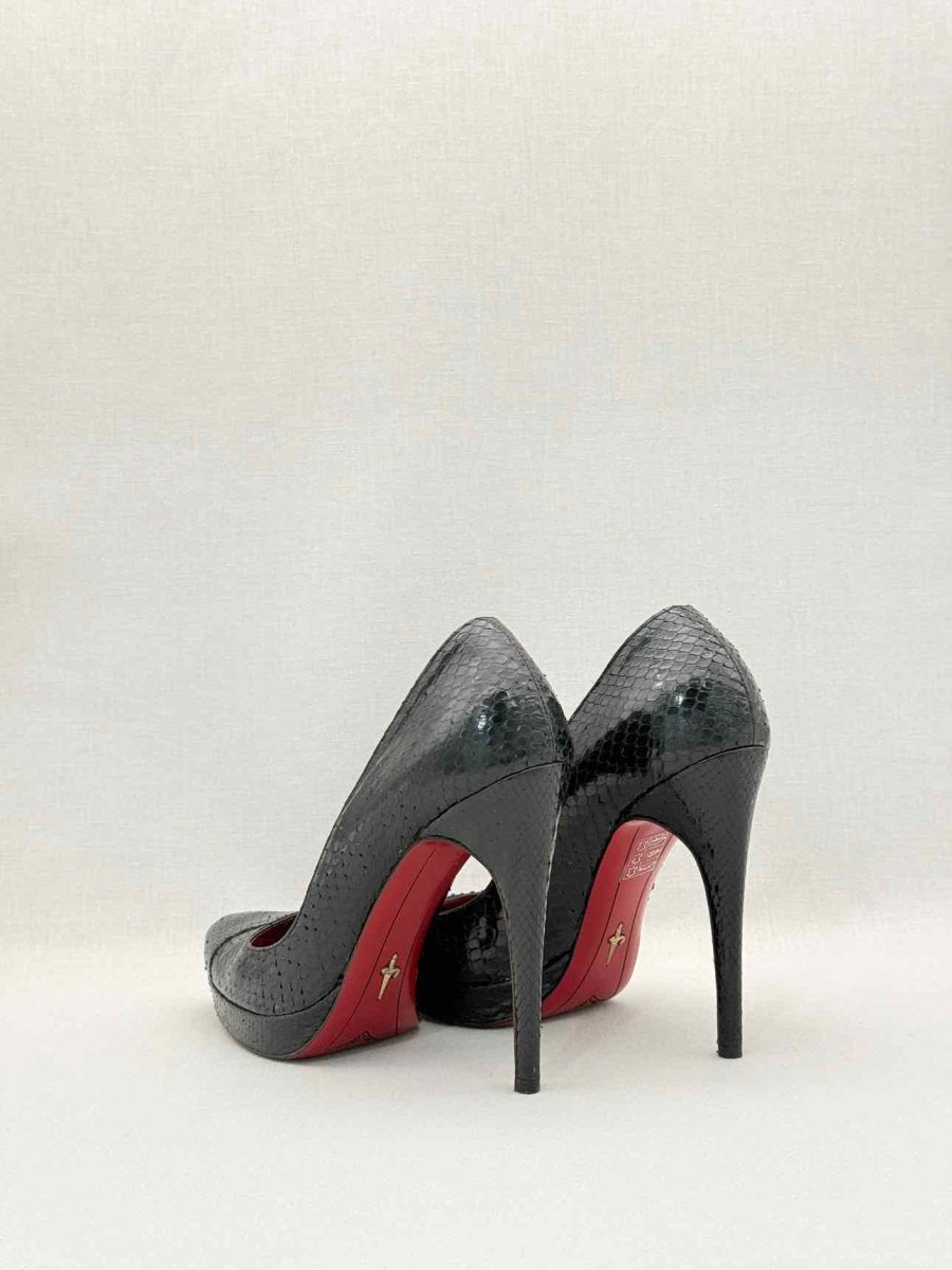 Pre-loved CESARE PACIOTTI Black Size EU 39 Pumps at Reems Closet