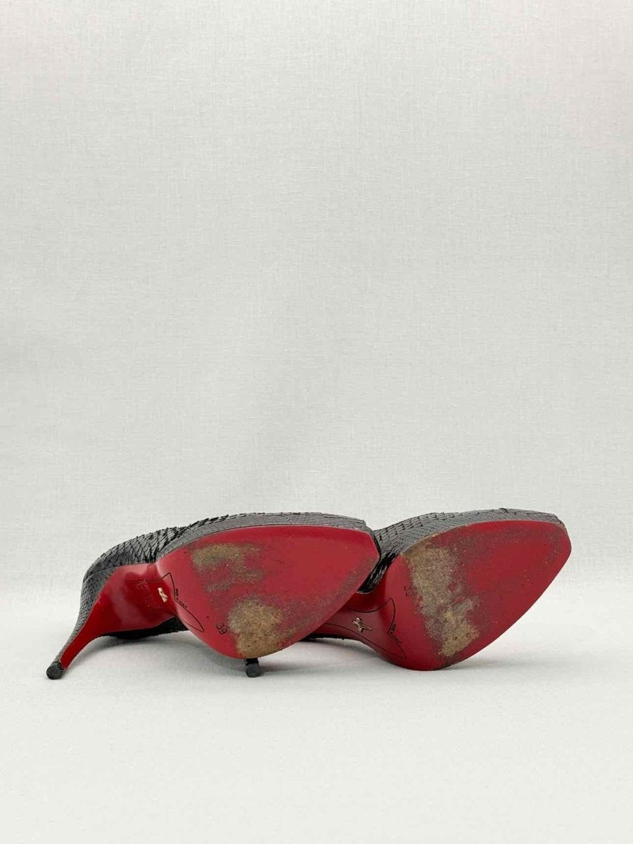 Pre-loved CESARE PACIOTTI Black Size EU 39 Pumps at Reems Closet