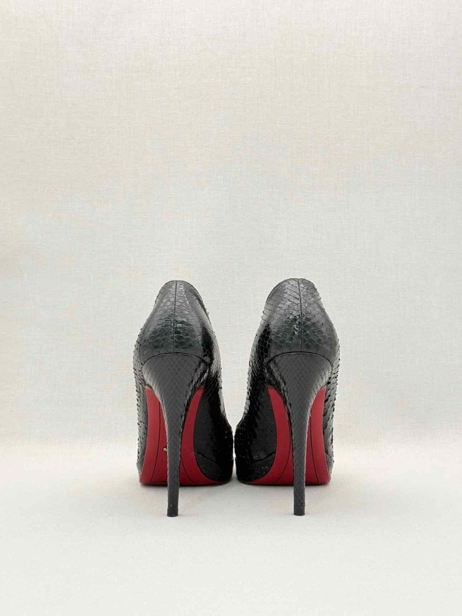 Pre-loved CESARE PACIOTTI Black Size EU 39 Pumps at Reems Closet